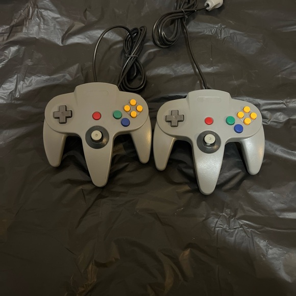 Nintendo 64 controllers - Picture 2 of 5